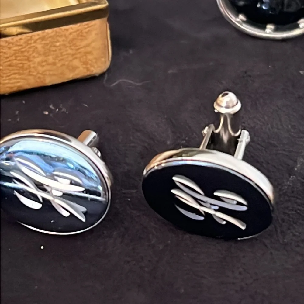 Lot Anson country club unmarked cufflinks & tie clips